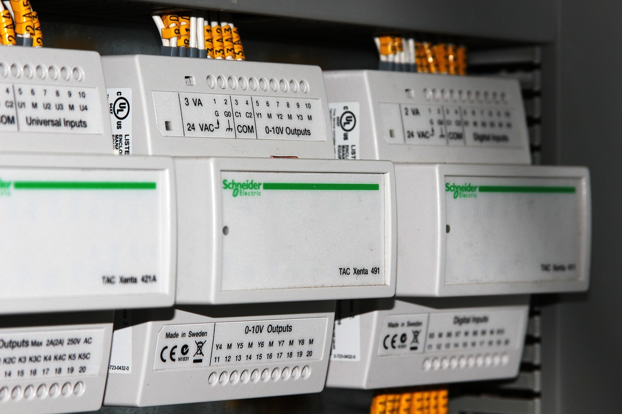 Zdjęcie: Systemy automatyki budynku BAS: protokoły BACnet, KNX i Modbus