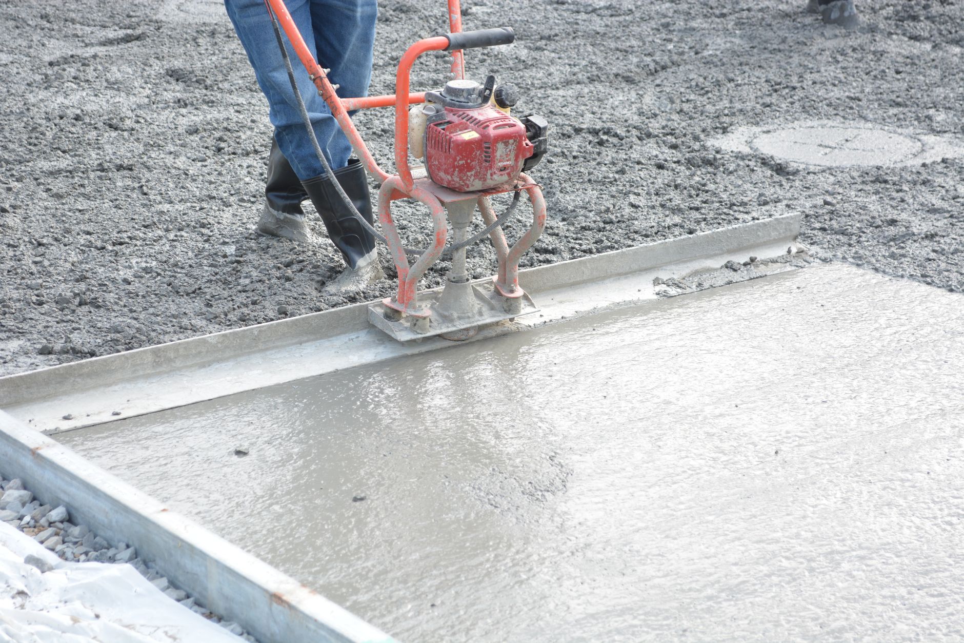 Zdjęcie: Posadzka betonowa zacierana mechanicznie: technologia i klasy