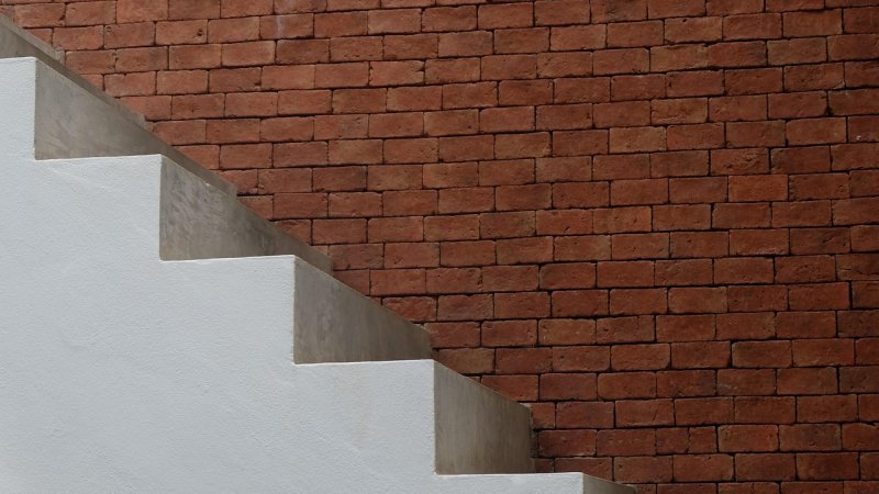 Zdjęcie: Systemy tynkowania wnętrz i fasad: cementowe, gipsowe, mineralne – poradnik