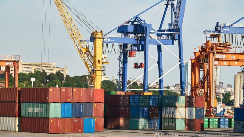 Zdjęcie: Magazyny energii w budynkach komercyjnych – podstawy doboru i opłacalność w 2026