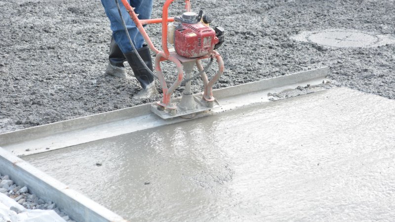 Zdjęcie: Posadzka betonowa zacierana mechanicznie: technologia i klasy