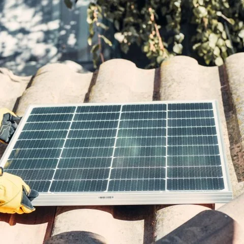Zdjęcie: Balkonowa elektrownia PV w kamienicy: formalności i sieć krok po kroku