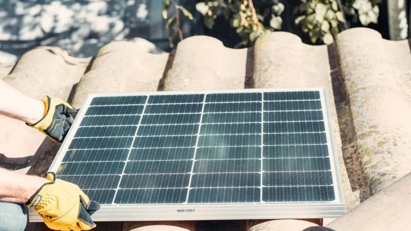 Zdjęcie: Balkonowa elektrownia PV w kamienicy: formalności i sieć krok po kroku